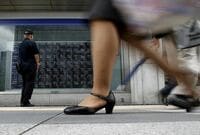 急反発の日本株､一段高の条件とは？ 終値は前日比529円高､円安で主力株買い戻し