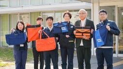 JR西日本｢鉄道の制服｣をPCバッグに再生する狙い　障がい者雇用の子会社､｢廃棄品の生地｣使い手作り
