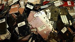 アップルが｢iPhoneをできるだけ長く使って｣と言い切る経営戦略､最後はロボットが資源へ生まれ変わらせる