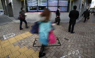 日経平均反落､｢2万1000円試す展開か｣の声も