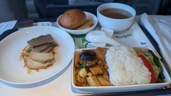 ウルムチ―鄭州の機内食