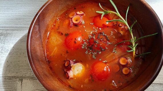 タコとプチトマトのスープ