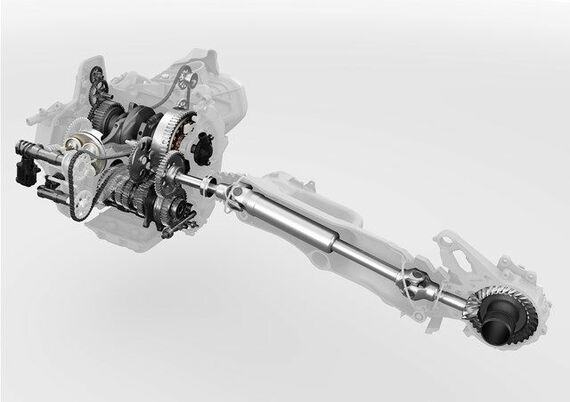 車体の進行方向にクランク軸を配置した水平対向2気筒エンジンは、BMWモトラッド誕生以来の伝統的レイアウト。ドライブシャフトを介して後輪に動力を伝える4輪的な構造だ