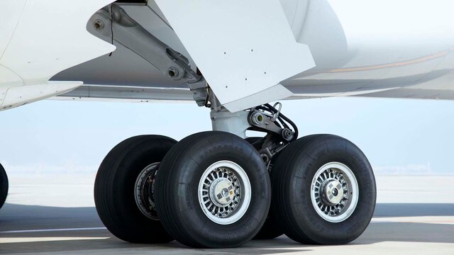 立ち入り厳禁 最先端 航空機タイヤ の秘密 素材 機械 重電 東洋経済オンライン 社会をよくする経済ニュース