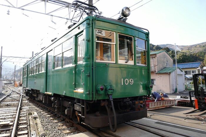 前面には3つの窓がある
