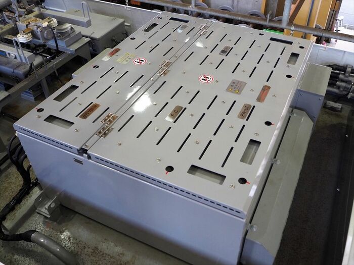 F2001-1の屋根上にあるVVVFインバータ装置