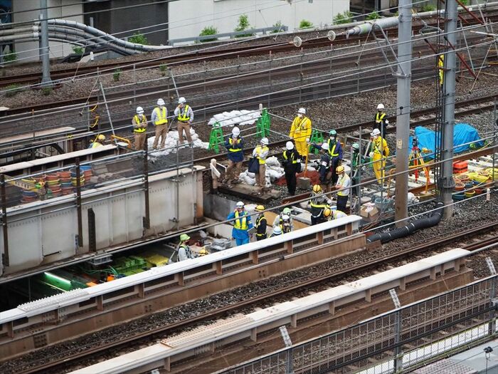 グレーの桁を隣の空いている部分に動かす