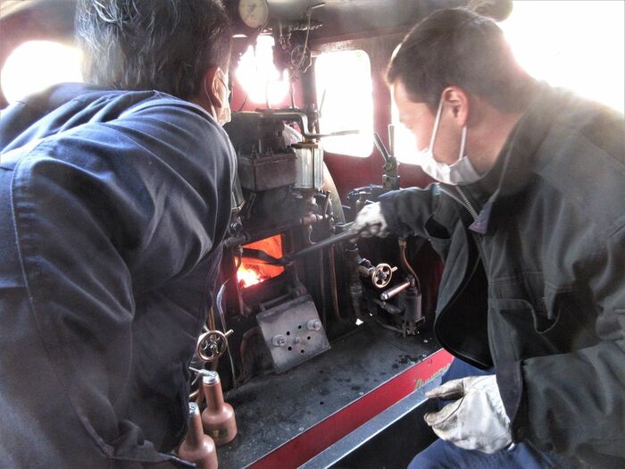 運転室内も狭いが本格的だ