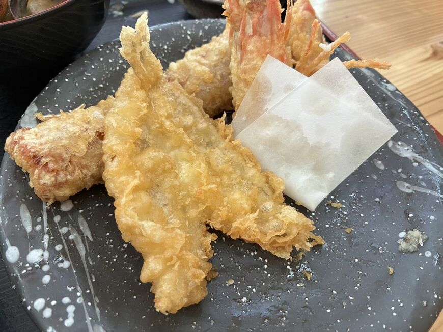 キス。白身魚の天ぷらは常連からの評判もいい 