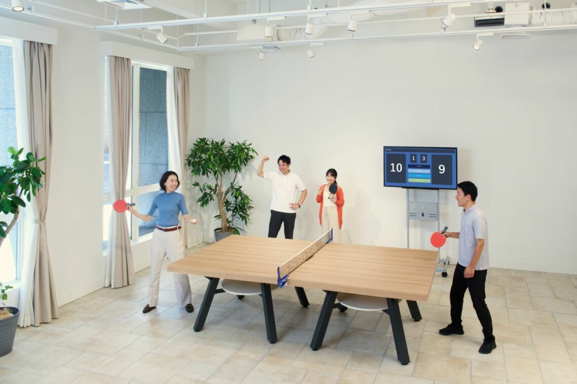「遊べるオフィス」は、気分転換に卓球を楽しめる