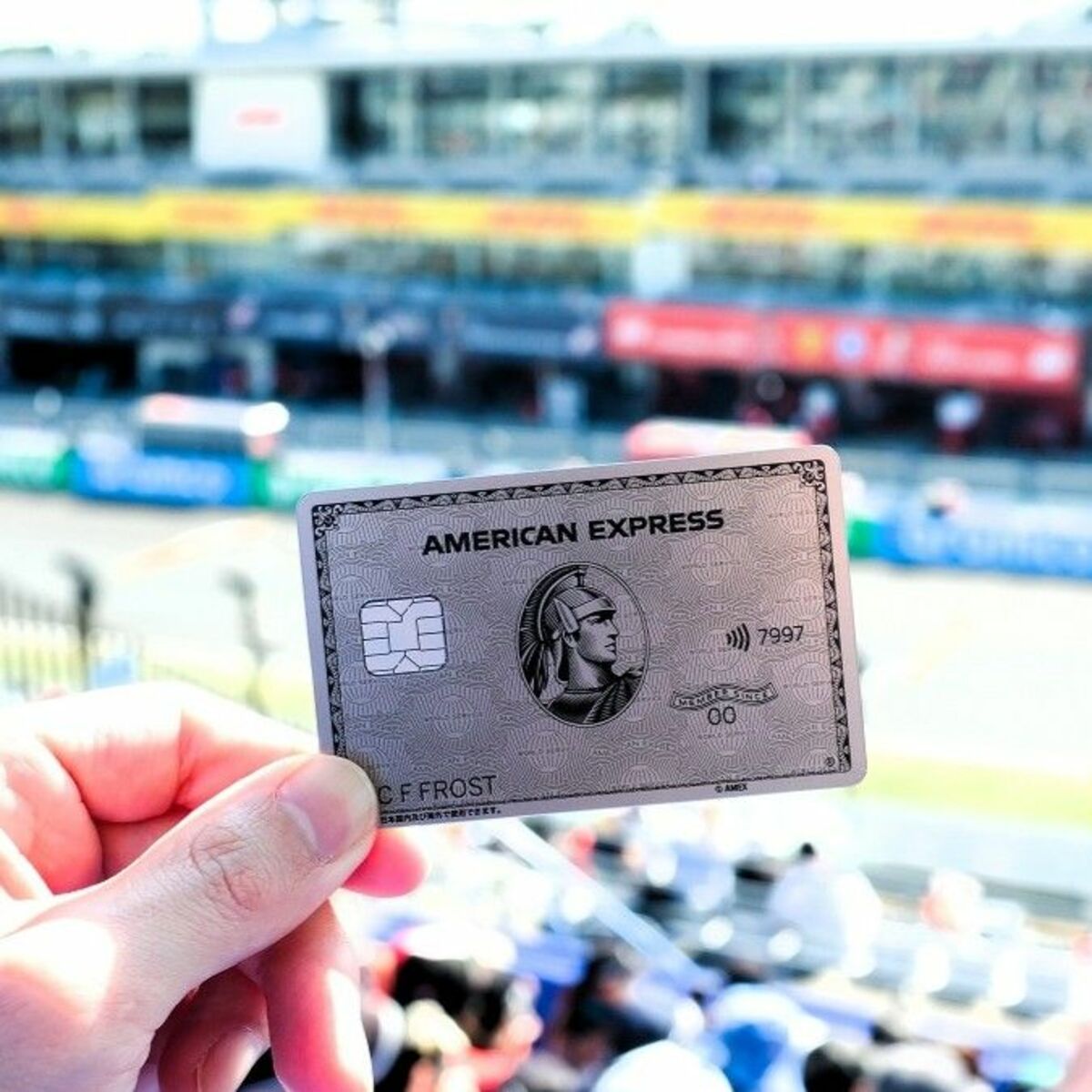 100万円超のF1チケットが数日で完売！ アメックスが富裕層を熱狂させる｢プレミアムな特別体験｣の全貌 | ライフ | 東洋経済オンライン