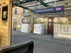 フランス・サルグミーヌ駅に到着したトラム