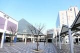 西神南駅の駅前広場（編集部撮影）