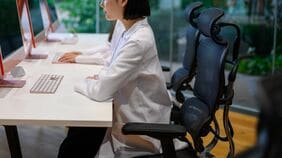 どんなに快適な椅子であっても､筋肉を使わずにずっと座りっぱなしなら腰痛は避けられない