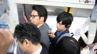 乗り降りの邪魔｢ドア地蔵｣､電車迷惑度の上位に