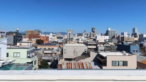 羽衣団地屋上から静岡市中心部を見たところ