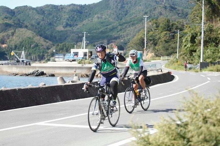 美しい景勝地。浜はまだ、「あの日」を思い起こさせる