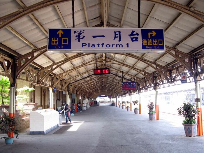 嘉義駅のホーム