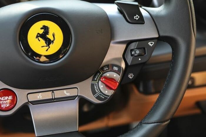 「マネッティーノ」と呼ばれるドライブモードセレクター