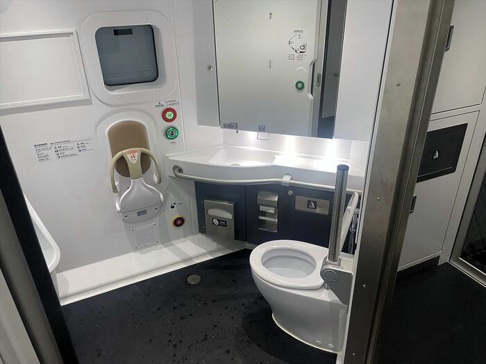 トイレは12両編成の全車にある