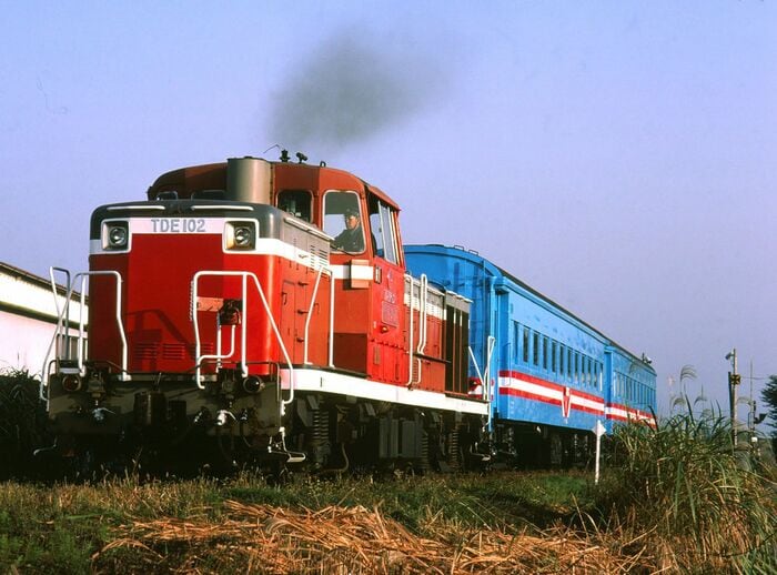 樽見鉄道で客車列車を牽いたTDE10