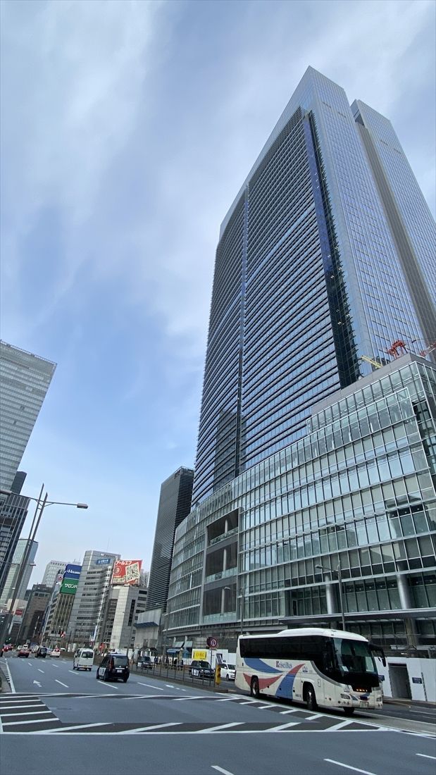 建設中の「東京ミッドタウン八重洲」。この地下にターミナルの第1期エリアがある（記者撮影）