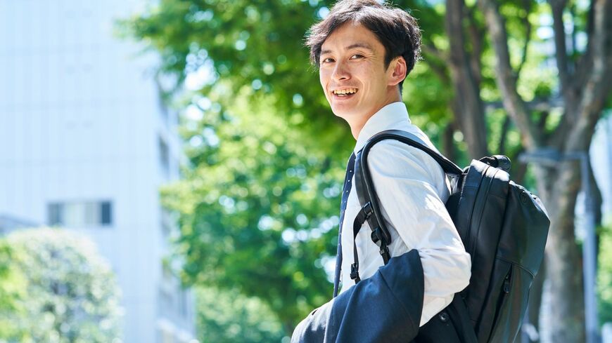 ビジネスリュックはどう選べばいいのでしょうか（写真：すとらいぷ／PIXTA）