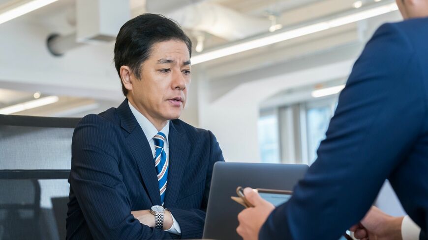 孤独を抱えながら生きる未婚男性は長寿とは無縁、平均寿命より15歳も早く死んでしまうといいます（写真：mits／PIXTA）
