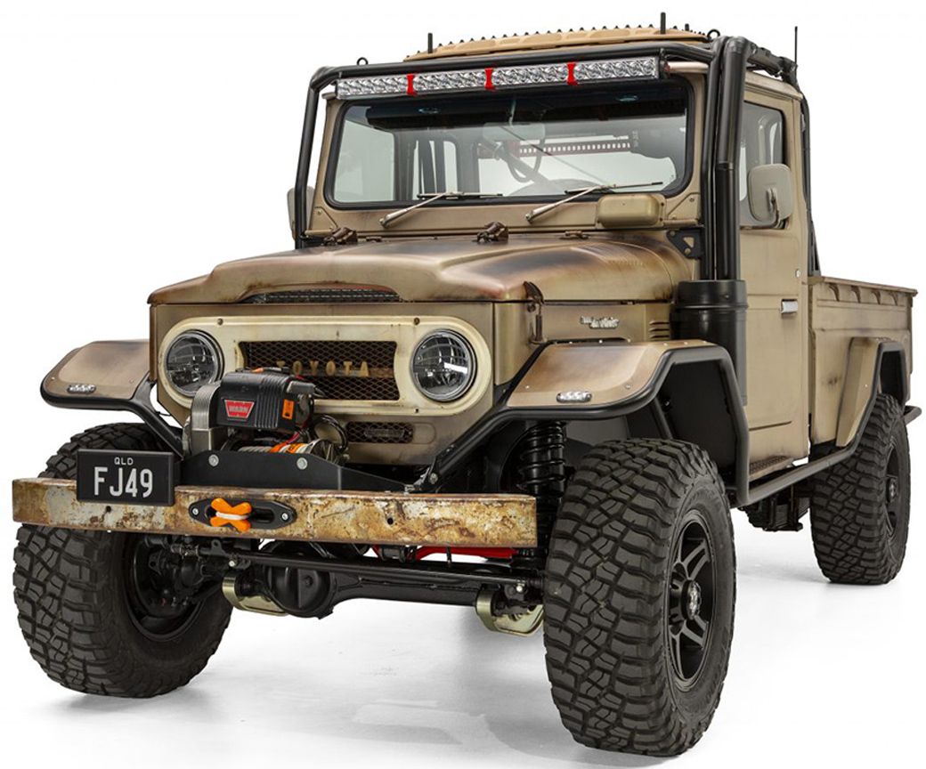 「FJ49」。フロントグリル前にウインチを装着（写真：OCEANS編集部）