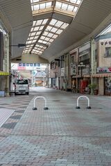 まちなかの商店街は昭和の面影が強く残る（写真撮影／前田慶亮）