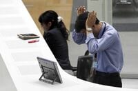 日経平均続落､｢ファミマ関連売り｣が一因 ポジション調整売りに押され一時235円安