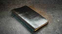 ｢エプスタイン事件｣解明のカギを握る…1冊の黒い手帳が思い起こさせる､松本清張が描いた《昭和の傑作サスペンス》