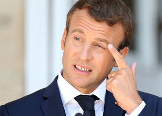 マクロン仏大統領､支持率｢急低下｣のワケ