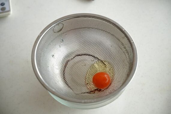 白身を取り除いた卵