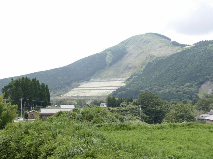 阿蘇大橋地区は大規模な斜面崩壊が発生。