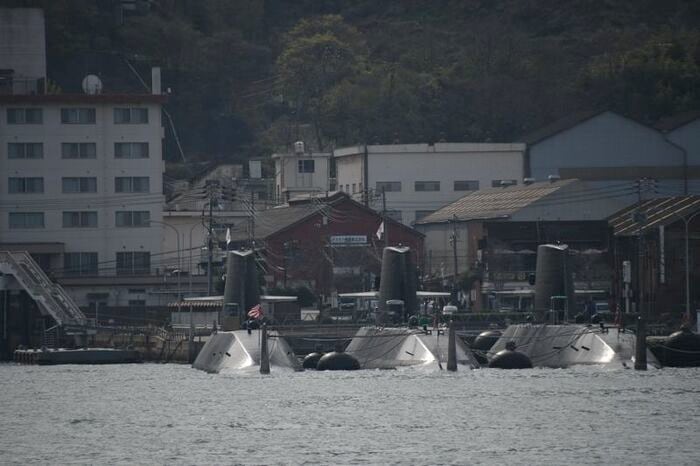 停泊中の潜水艦を間近に目撃