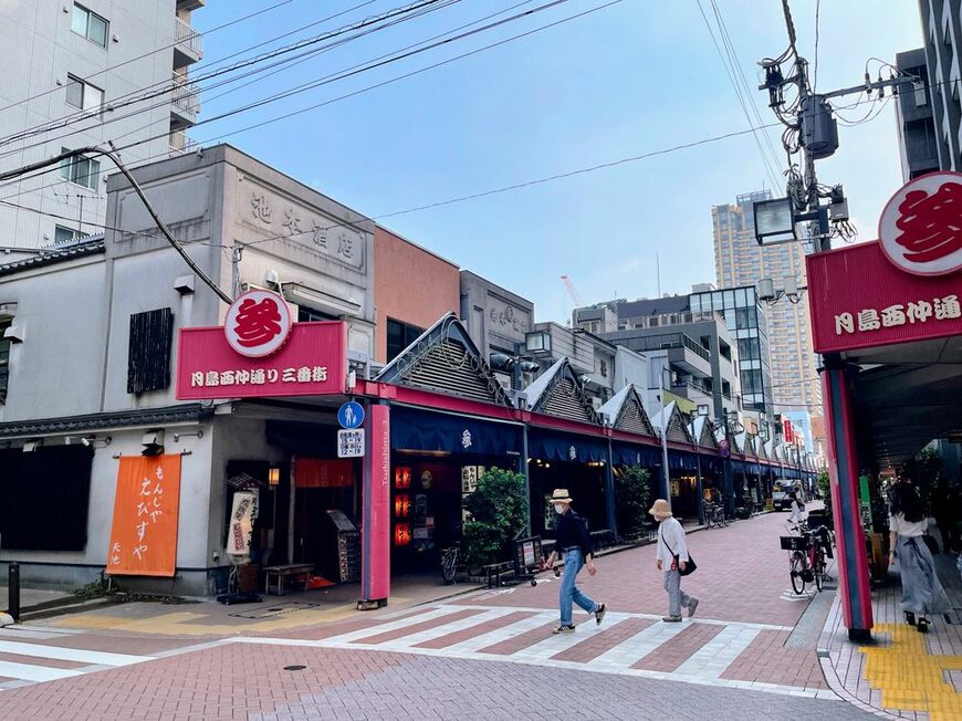 西仲通り商店街。この広さがちょうどいい（筆者撮影）