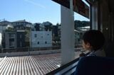 乗車中の子どもは最後まで飽きずに窓の外を眺めていた（写真：筆者撮影）