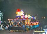 ディズニーランドのエレクトリカルパレード（写真：2001年12月17日、尾形文繁撮影）