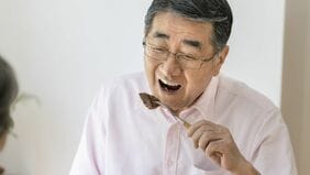 ｢肉が噛みにくい｣違和感を放置する人を待ち受ける悲惨な末路…すぐに歯医者に行った方がいい"日常の変化"とは