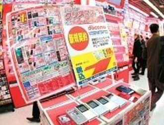 乱れ飛ぶ販売奨励金、激安携帯電話復活のウラ側