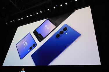 GALAXY スマホ12台 まとめて 世界で折りたたみスマホ競争が激化。サムスンは初の廉価版Galaxy