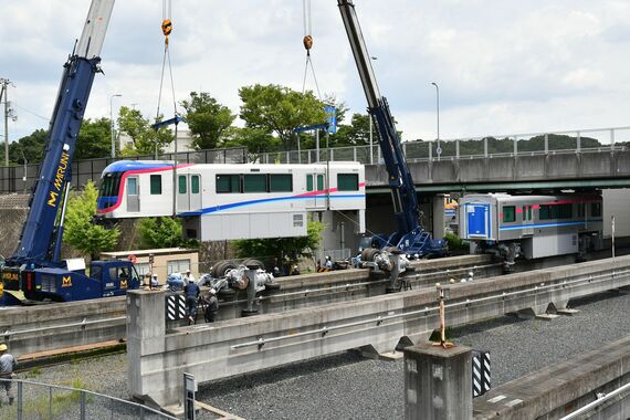 大阪モノレール 車両搬入