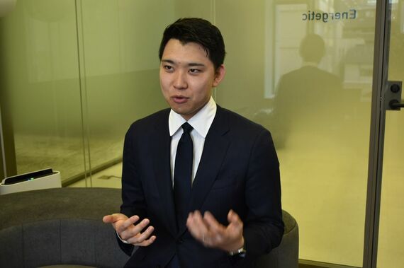 バクネに込めた思いを語る中西CEO