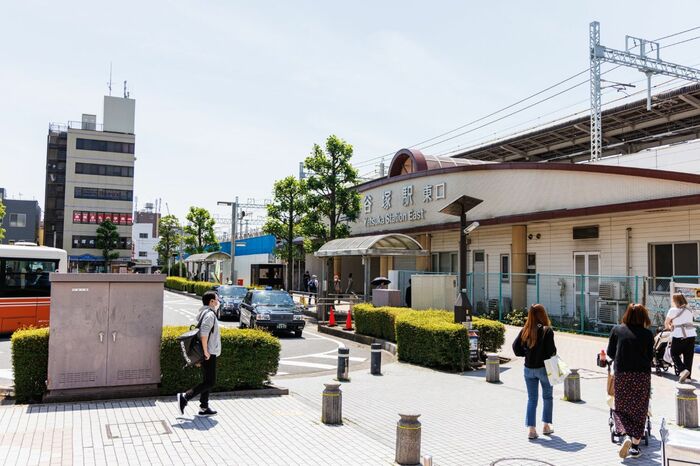 高架下に駅舎が入るのはこの区間のお約束。
