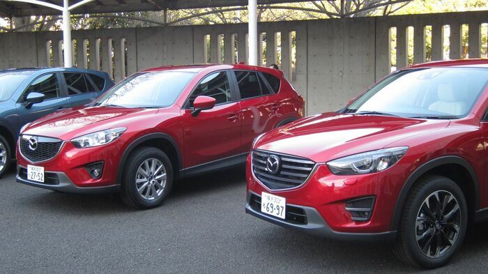 初代CX5前期型（左）と後期型.jpg