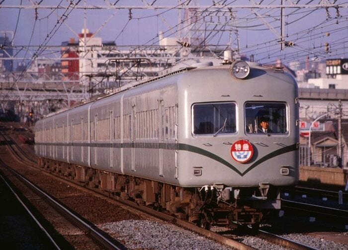 特急「四国」として本線を疾走する南海電鉄1000系