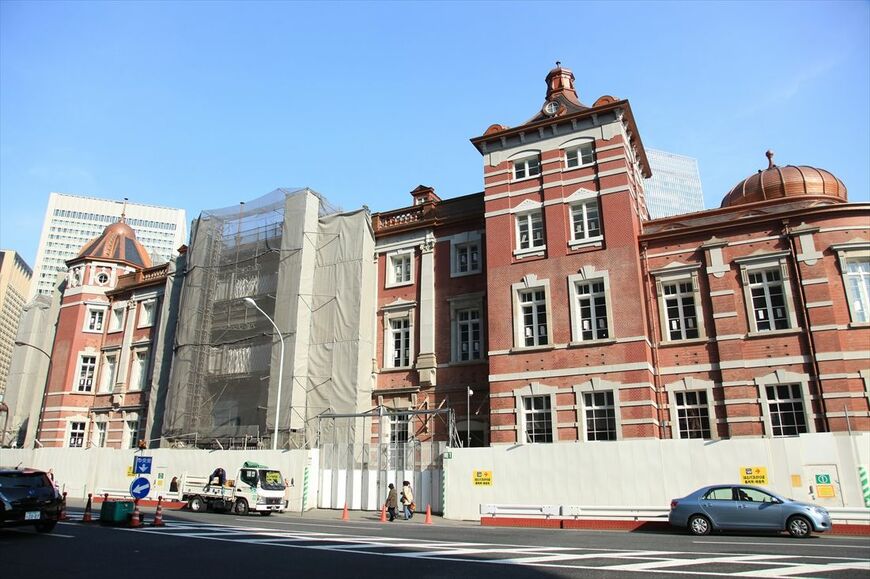 復原工事中の東京駅丸の内駅舎＝2011年（撮影：今井康一）