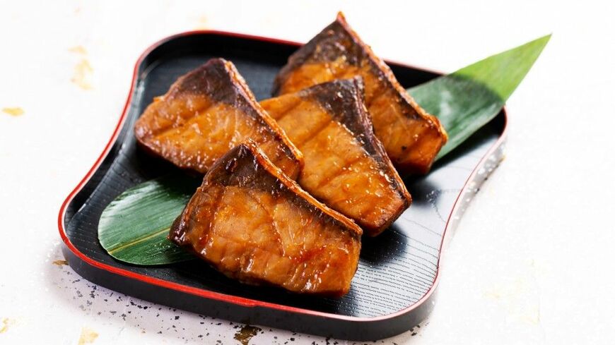 ブリの照り焼き（写真：kouta／PIXTA）