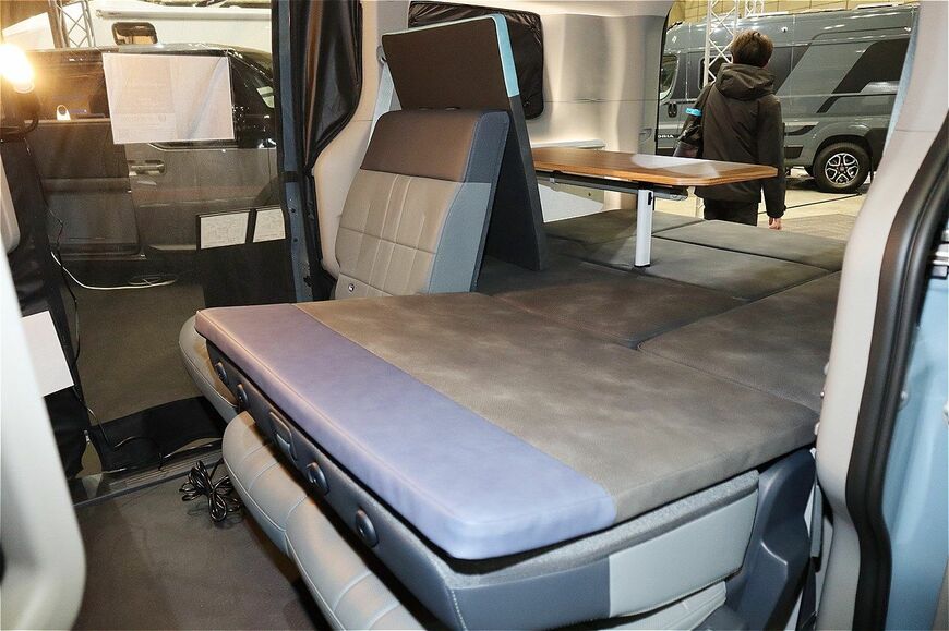 LACホールディングスのBEVキャンピングカー「LAC EVキャンパーP」（写真：筆者撮影）